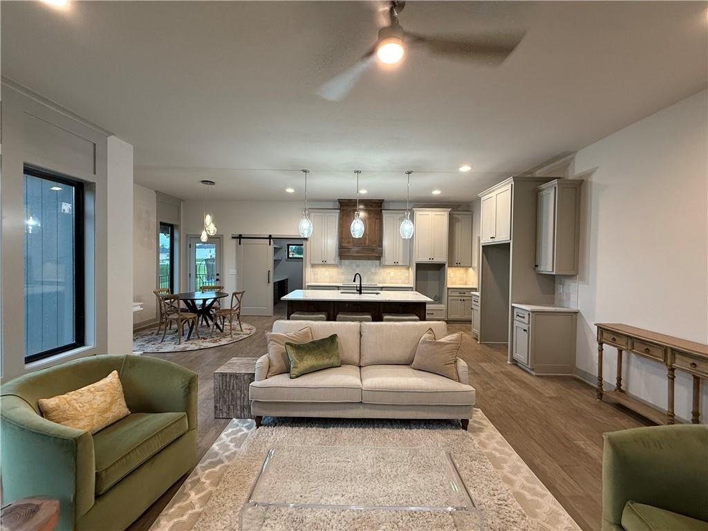 Listing Photo MLS #HMS2539415