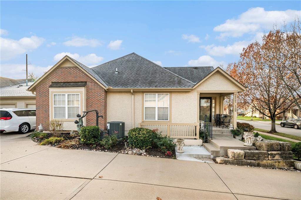 Listing Photo MLS #HMS2551983
