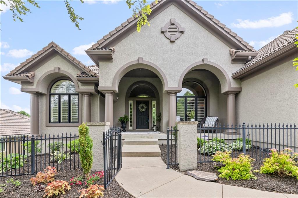 Listing Photo MLS #HMS2553917