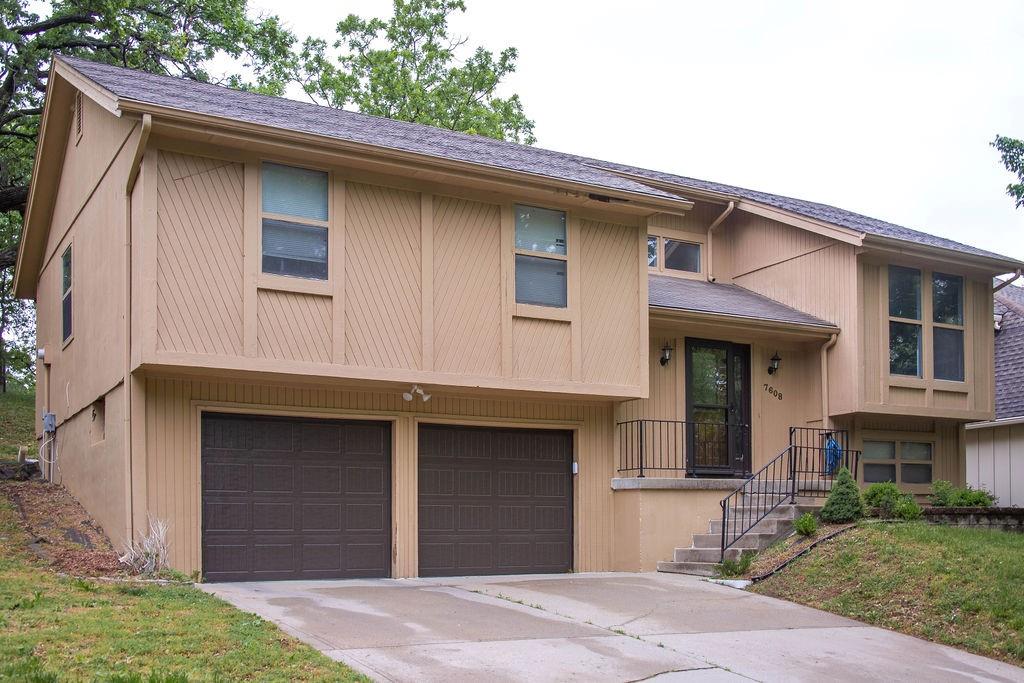 Listing Photo MLS #HMS2555057