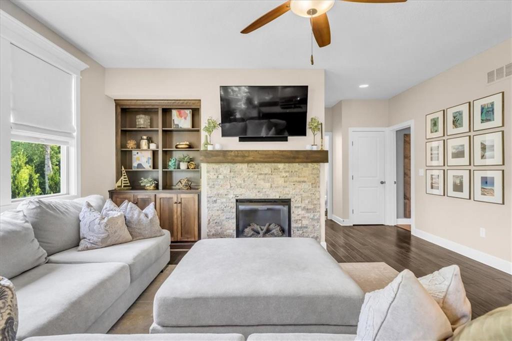 Listing Photo MLS #HMS2555893
