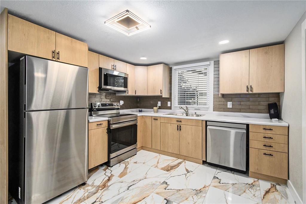 Listing Photo MLS #HMS2570566