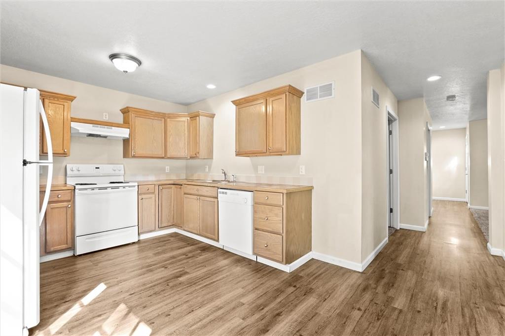 Listing Photo MLS #HMS2573980