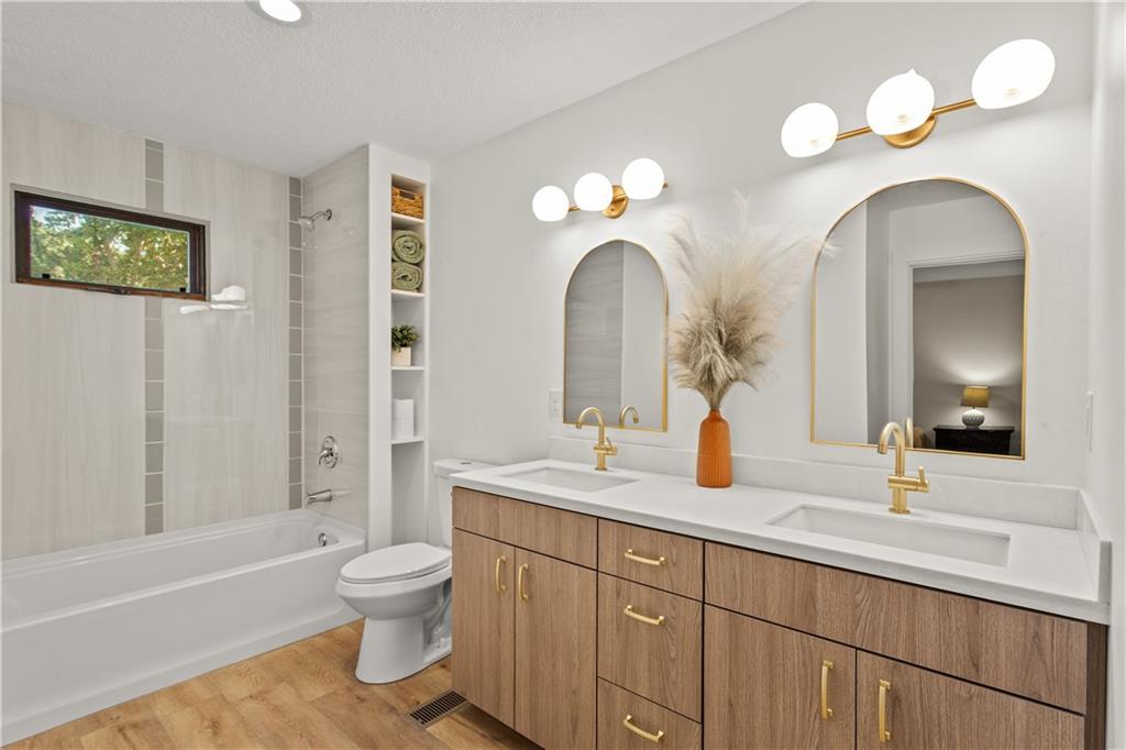 Listing Photo MLS #HMS2574746