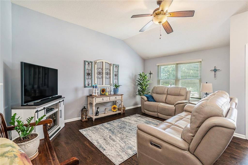 Listing Photo MLS #HMS2578314