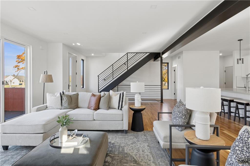 Listing Photo MLS #HMS2583898