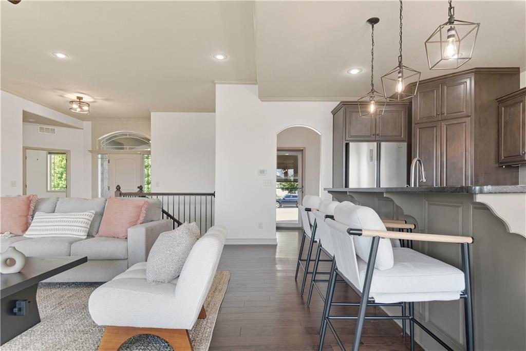 Listing Photo MLS #HMS2591129