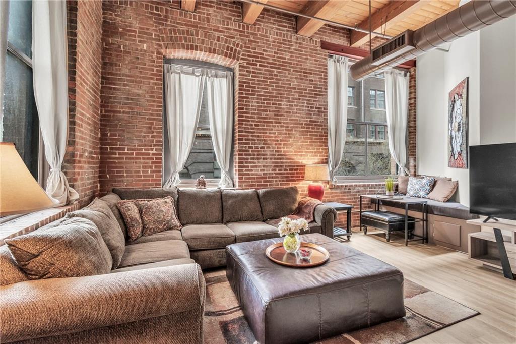 Listing Photo MLS #HMS2597342