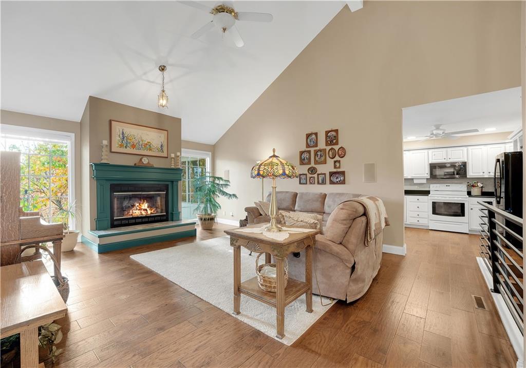 Listing Photo MLS #HMS2602171