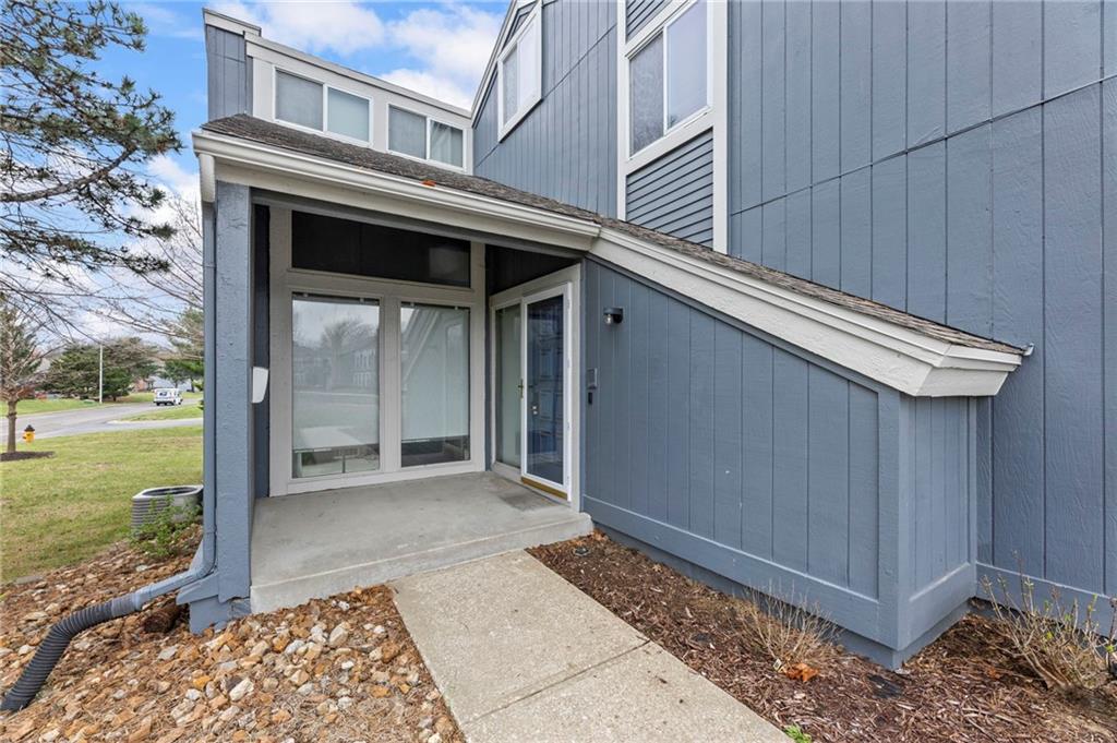 Listing Photo MLS #HMS2602937