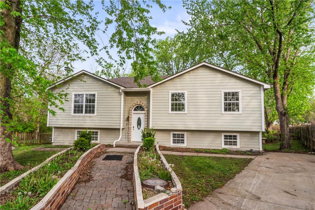 Listing Photo MLS #HMS2607417