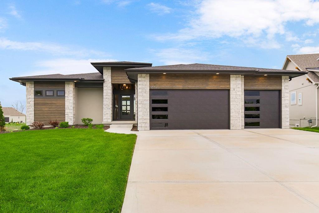 Listing Photo MLS #HMS2615930