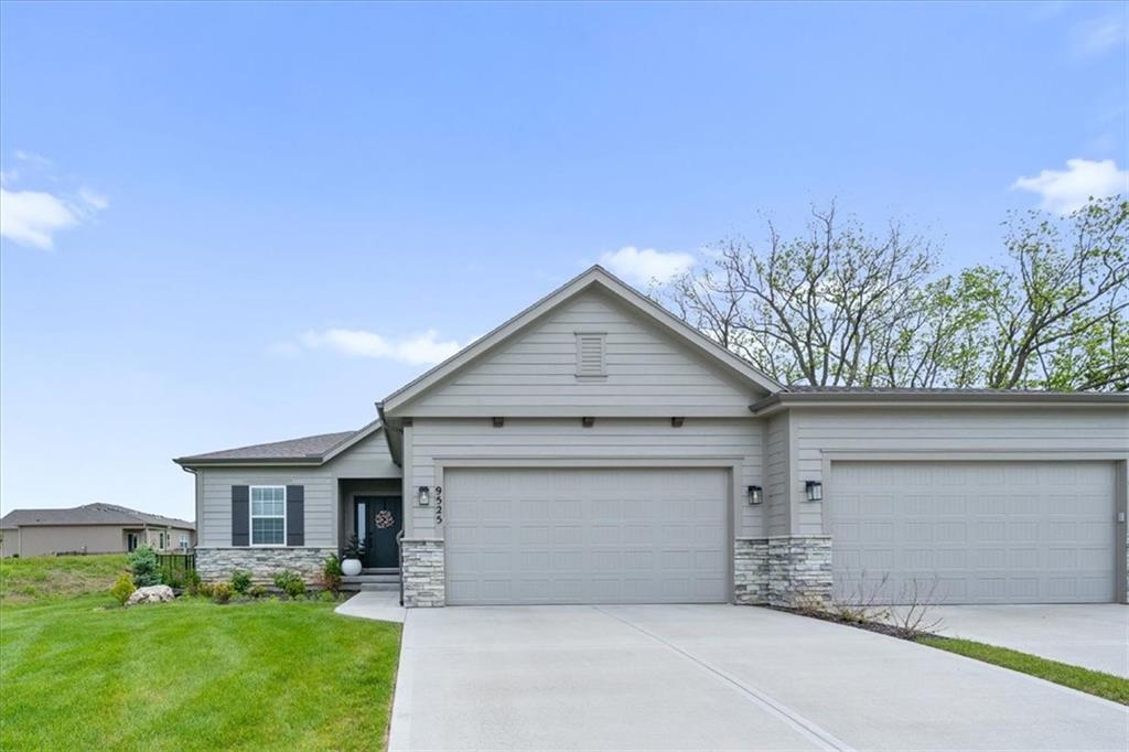 Listing Photo MLS #HMS2618595