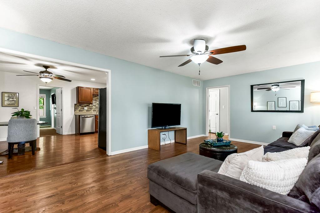 Listing Photo MLS #HMS2645778